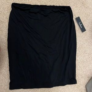 Size Large black skirt. A brand new tags still on from Lulus black soft skirt.